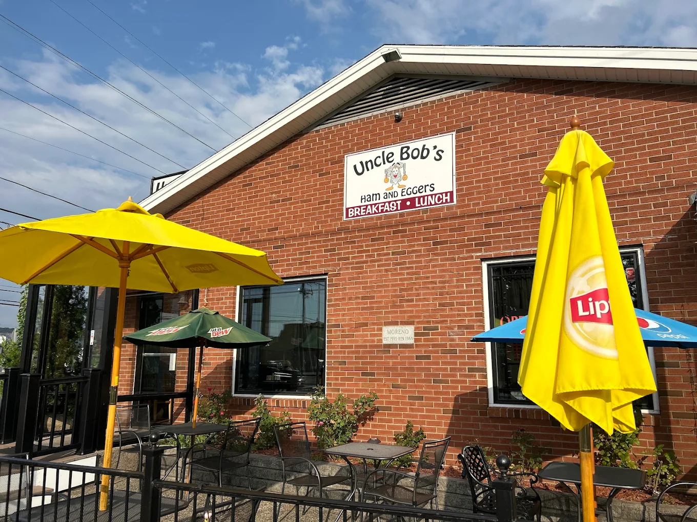 Uncle Bob's Ham & Eggers storefront exterior